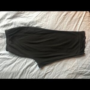 Roaman’s Black Capri leggings